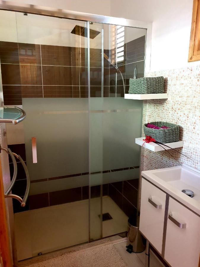 Gîte 4 étoiles, la Vieille Sucrerie St Claude Guadeloupe, Jacuzzi Spa privatif, vue exceptionnelle sur la mer des Caraïbes Basse-Terre Exterior foto