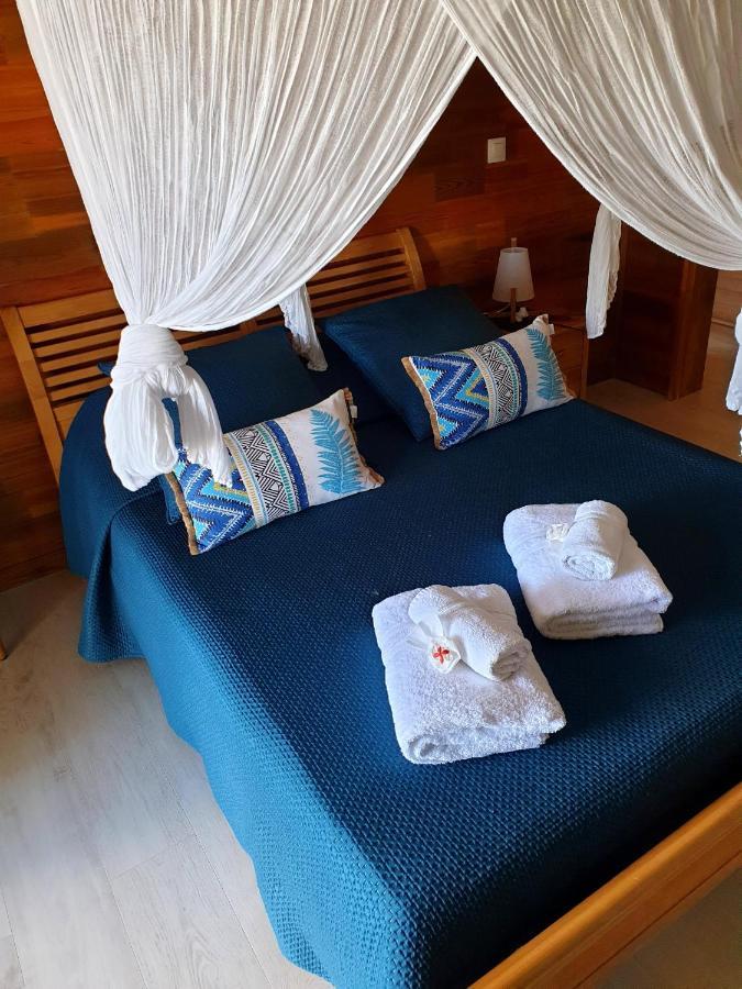 Gîte 4 étoiles, la Vieille Sucrerie St Claude Guadeloupe, Jacuzzi Spa privatif, vue exceptionnelle sur la mer des Caraïbes Basse-Terre Exterior foto