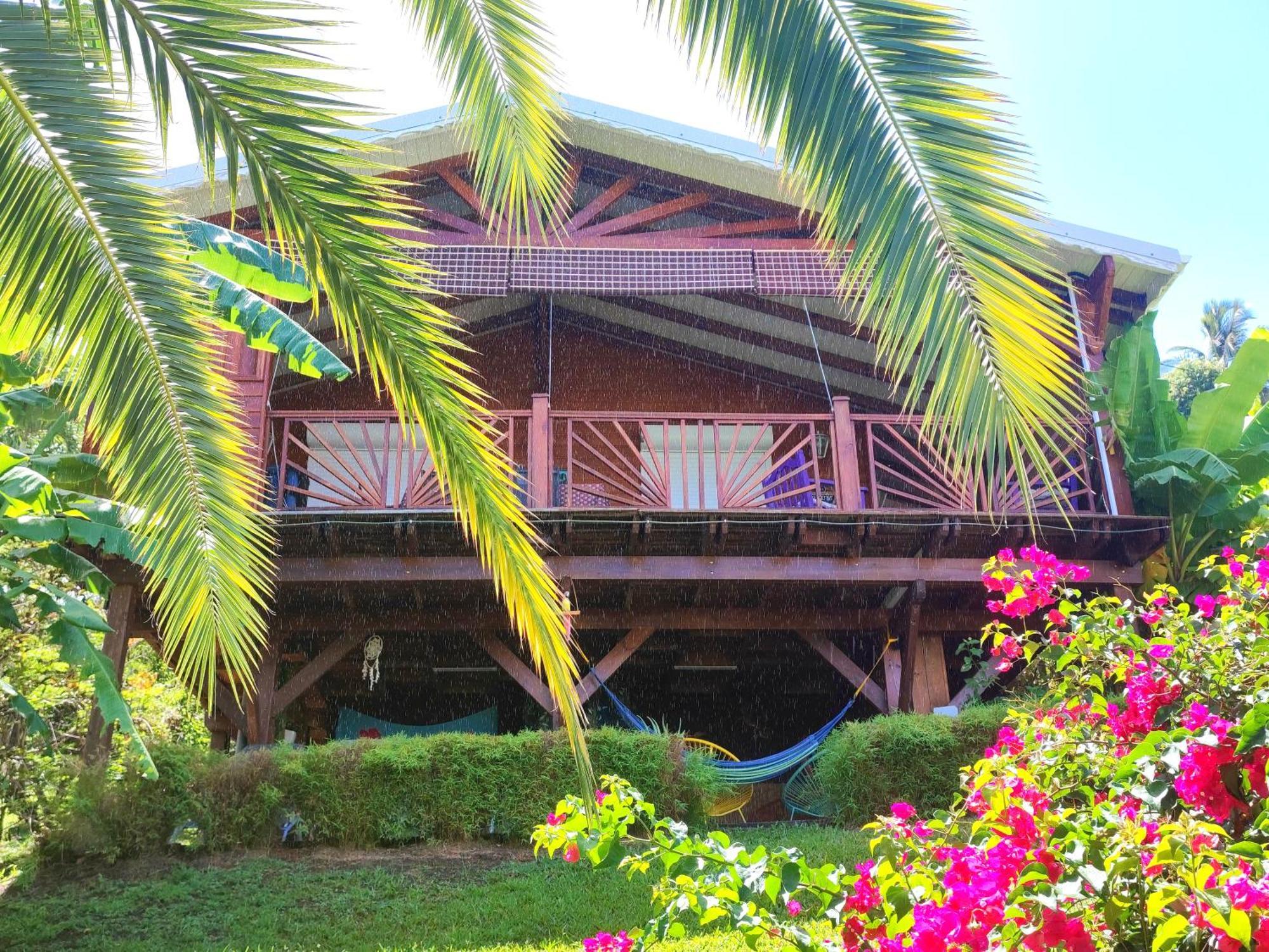 Gîte 4 étoiles, la Vieille Sucrerie St Claude Guadeloupe, Jacuzzi Spa privatif, vue exceptionnelle sur la mer des Caraïbes Basse-Terre Exterior foto