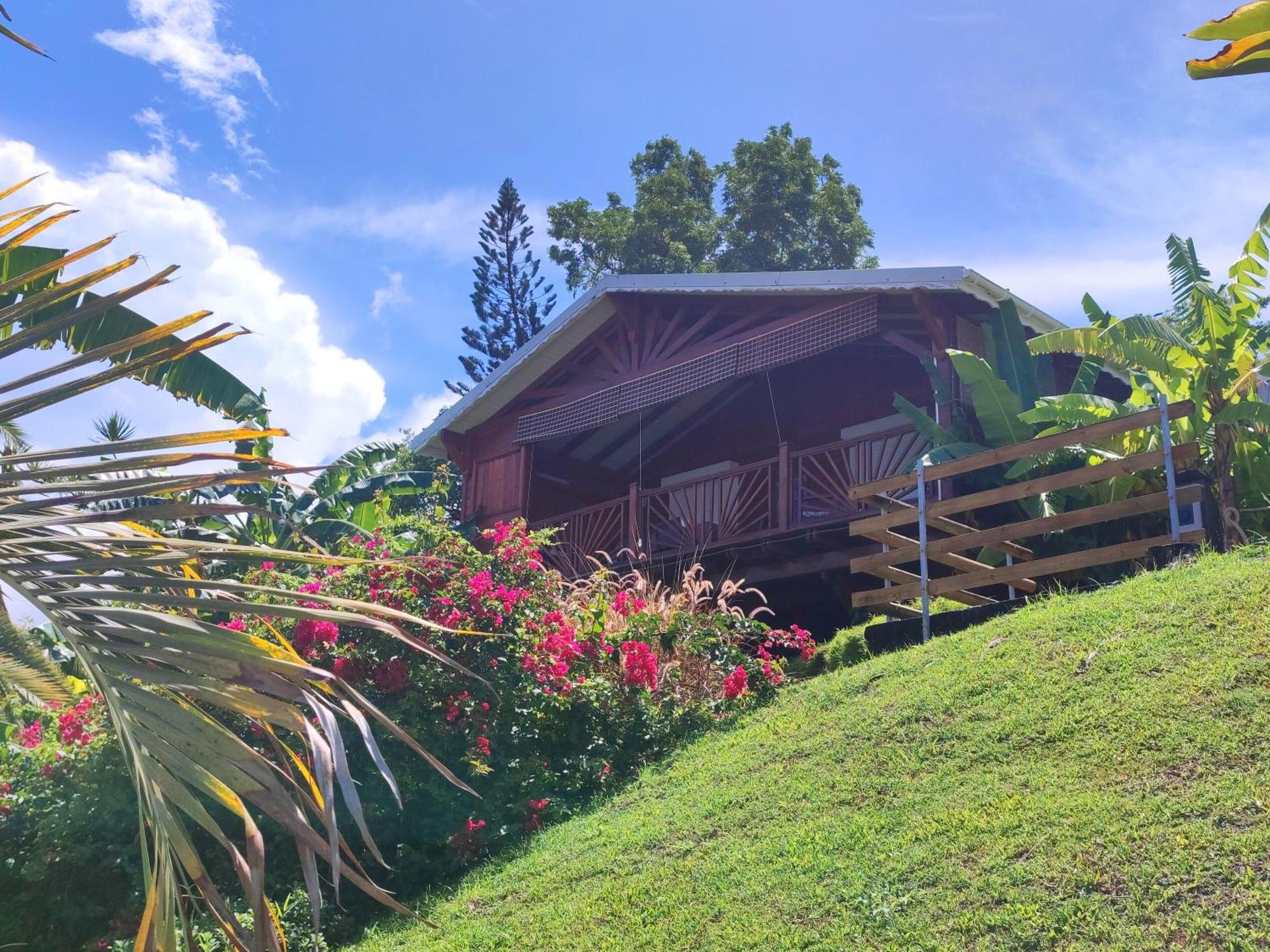 Gîte 4 étoiles, la Vieille Sucrerie St Claude Guadeloupe, Jacuzzi Spa privatif, vue exceptionnelle sur la mer des Caraïbes Basse-Terre Exterior foto